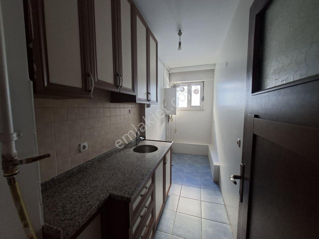 Hak Emlaktan Camikebirde Tam Merkezi Konumda Kiralık 1+1 Ofisler - Görsel 8