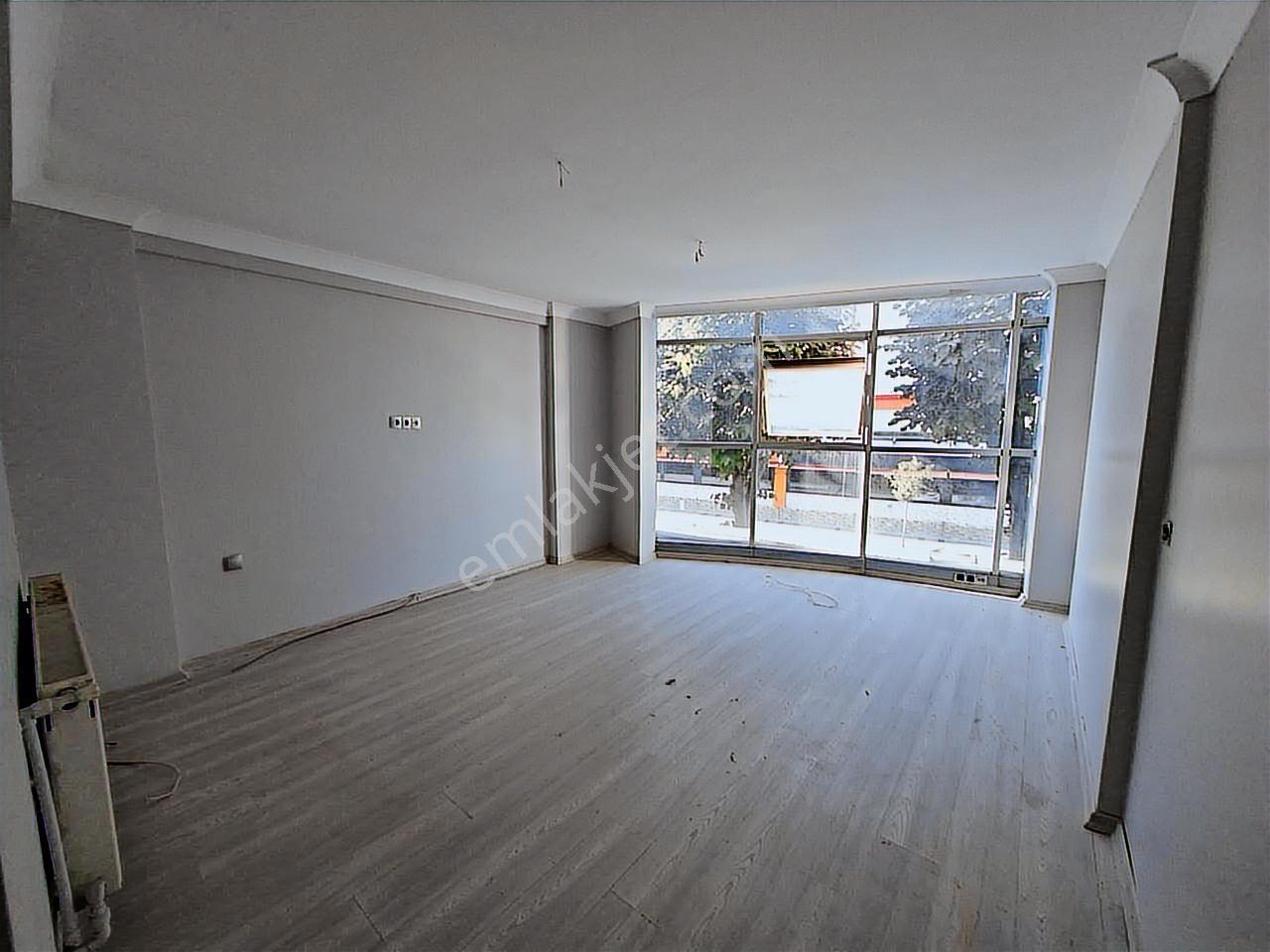 Hak Emlaktan Camikebirde Tam Merkezi Konumda Kiralık 1+1 Ofisler - Görsel 21