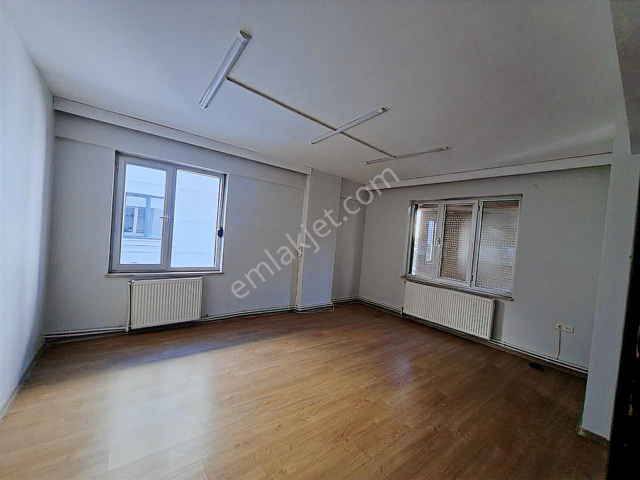 Hak Emlaktan Camikebirde Tam Merkezi Konumda Kiralık 1+1 Ofisler - Görsel 13