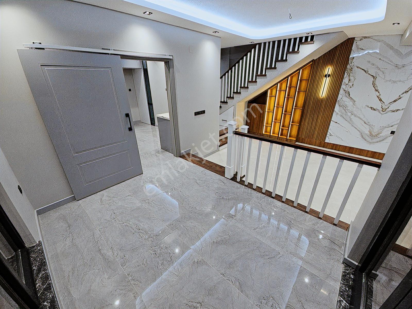 Özkandan Umurbeyde Bahçeli Müstakil Satılık 4+1 Lüx Yapılı Villa - Görsel 14