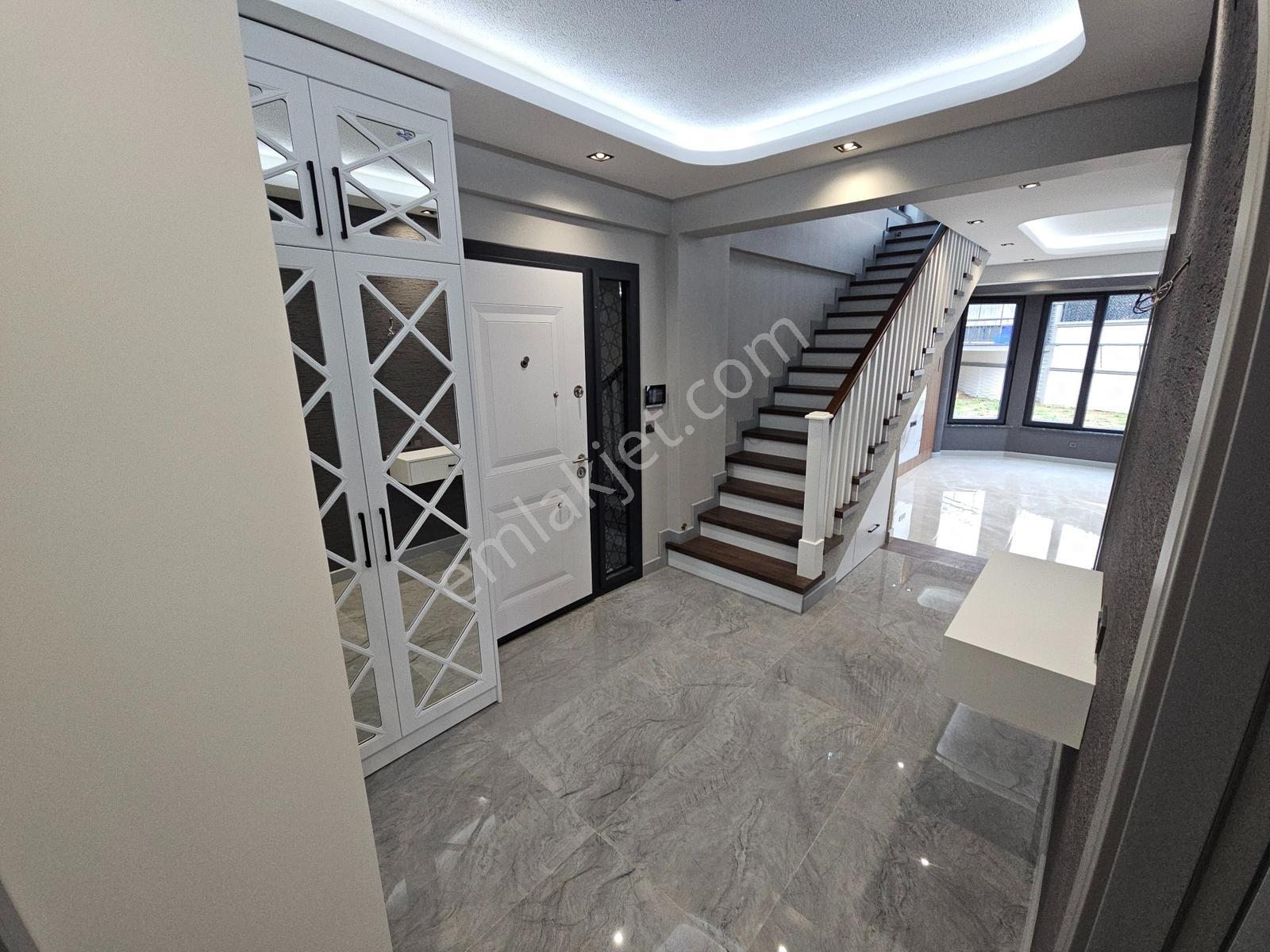 Özkandan Umurbeyde Bahçeli Müstakil Satılık 4+1 Lüx Yapılı Villa - Görsel 24