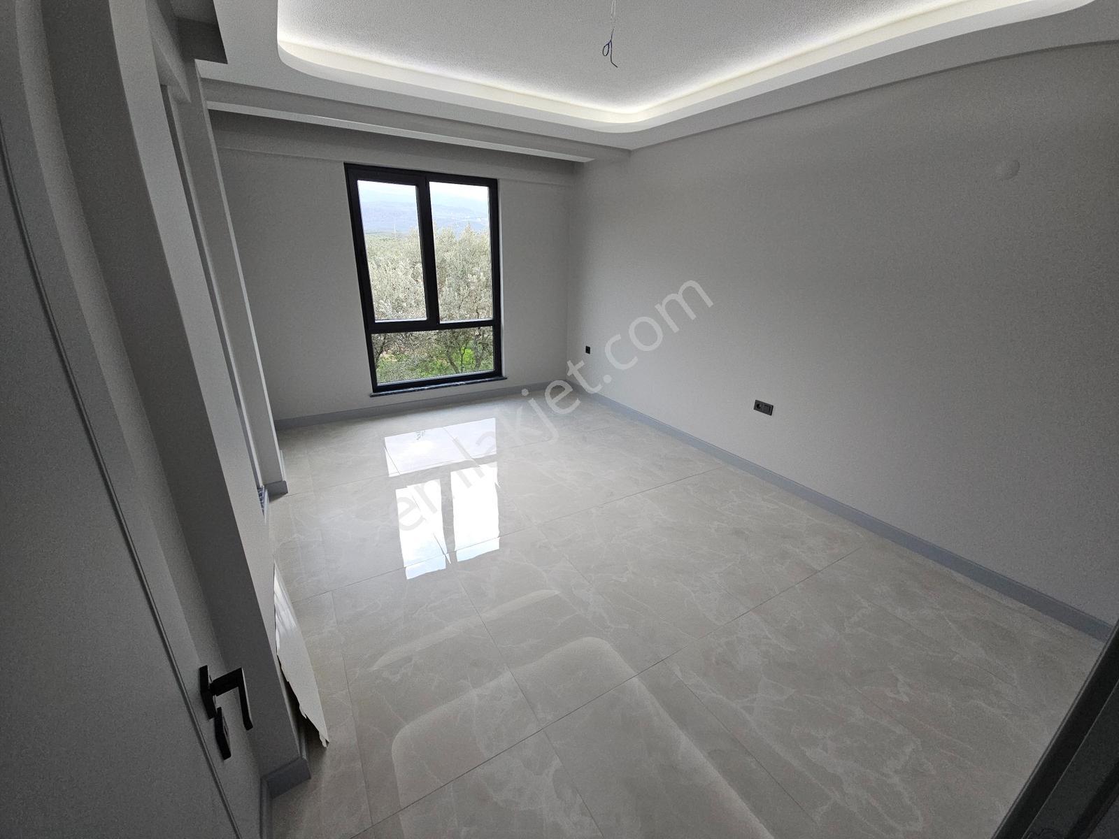 Özkandan Umurbeyde Bahçeli Müstakil Satılık 4+1 Lüx Yapılı Villa - Görsel 31
