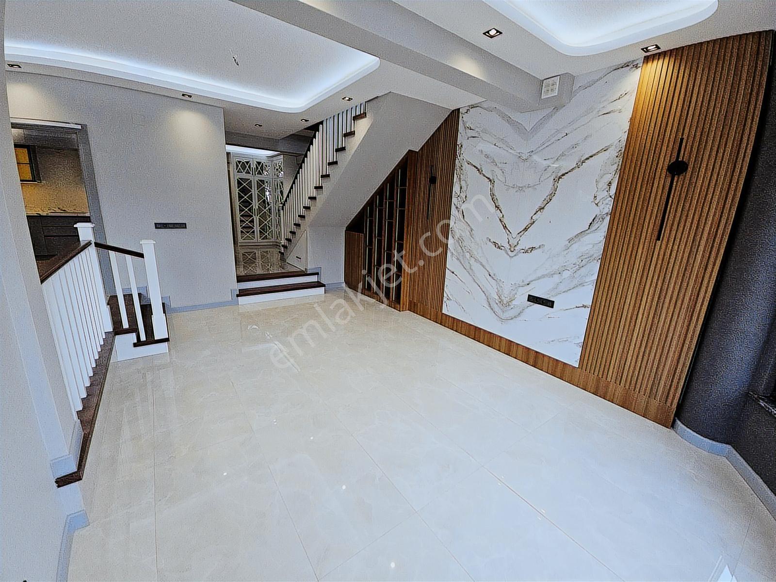 Özkandan Umurbeyde Bahçeli Müstakil Satılık 4+1 Lüx Yapılı Villa - Görsel 12