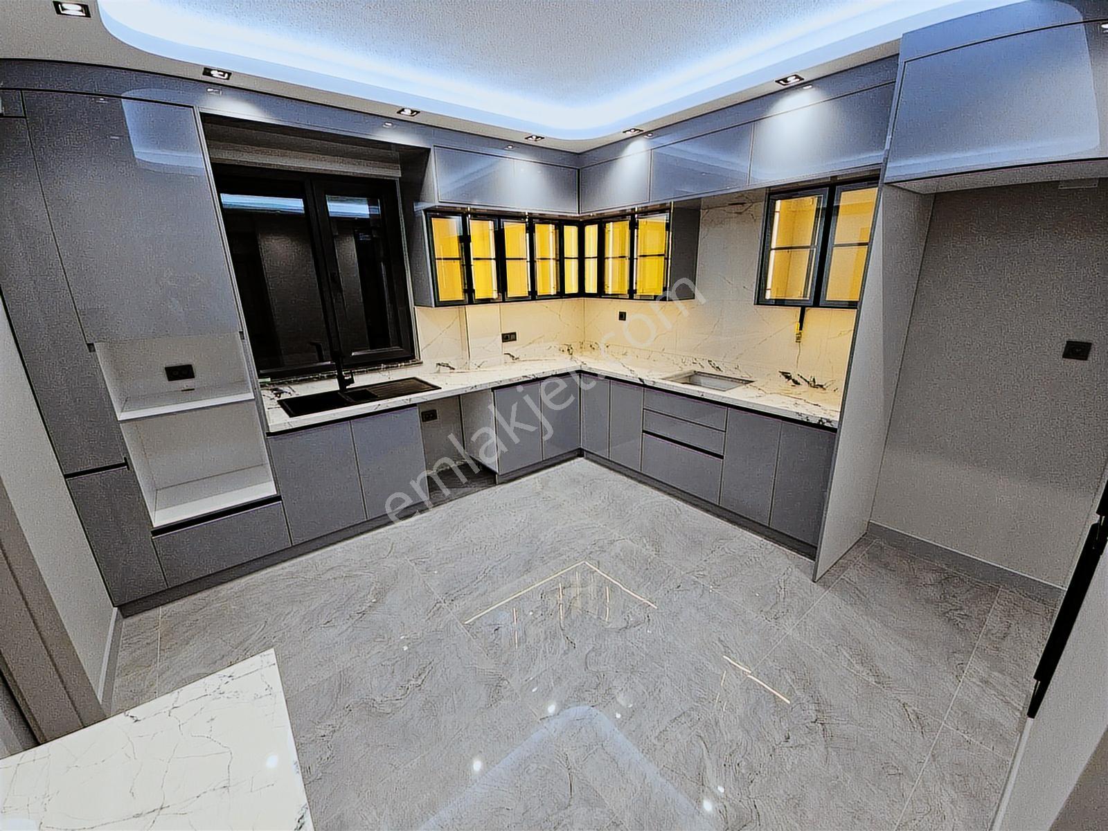 Özkandan Umurbeyde Bahçeli Müstakil Satılık 4+1 Lüx Yapılı Villa - Görsel 19