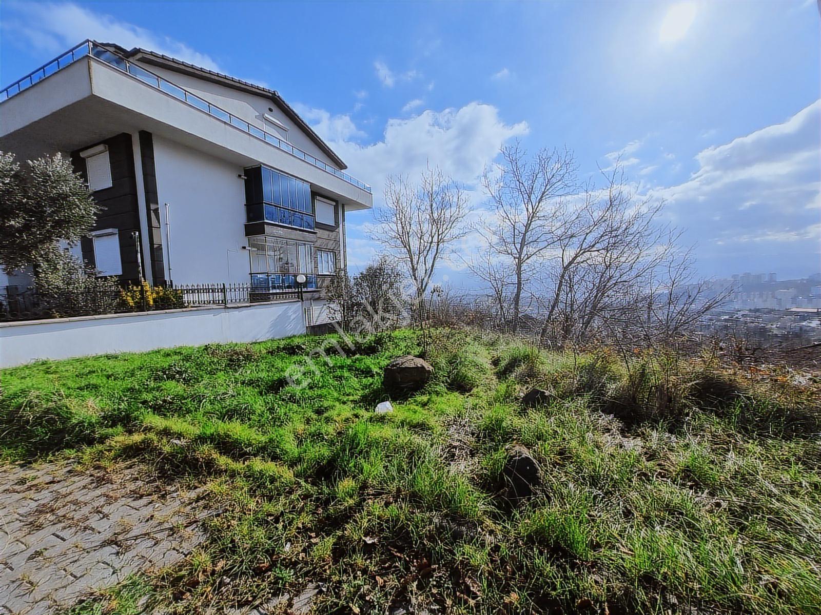 İzmit Gündoğduda İmarlı Manzaralı Satılık 532 M2 Arsa