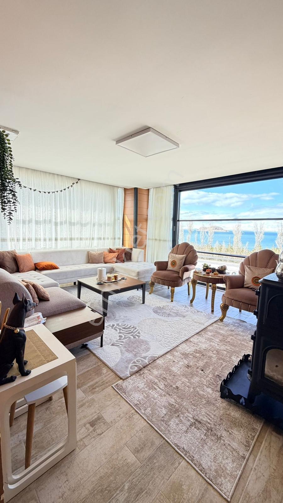 Akdamar Adası Karşısında Anayola Sıfır Satılık Lüks Villa - Görsel 2