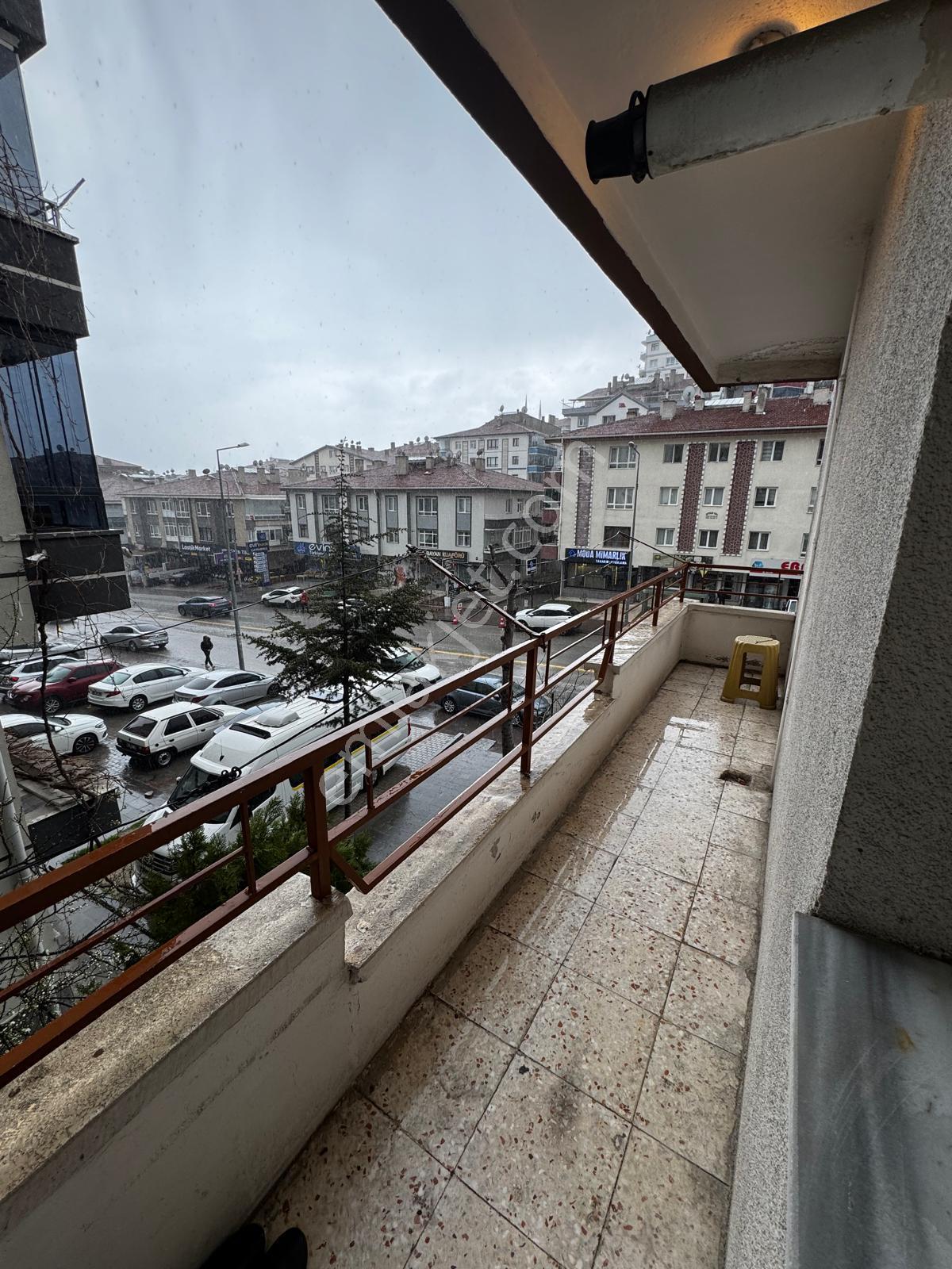 19 Mayıs Cad. Üzeri Danışment Yakını Orta Kat 3+1 Bağımsız Ön - Görsel 8