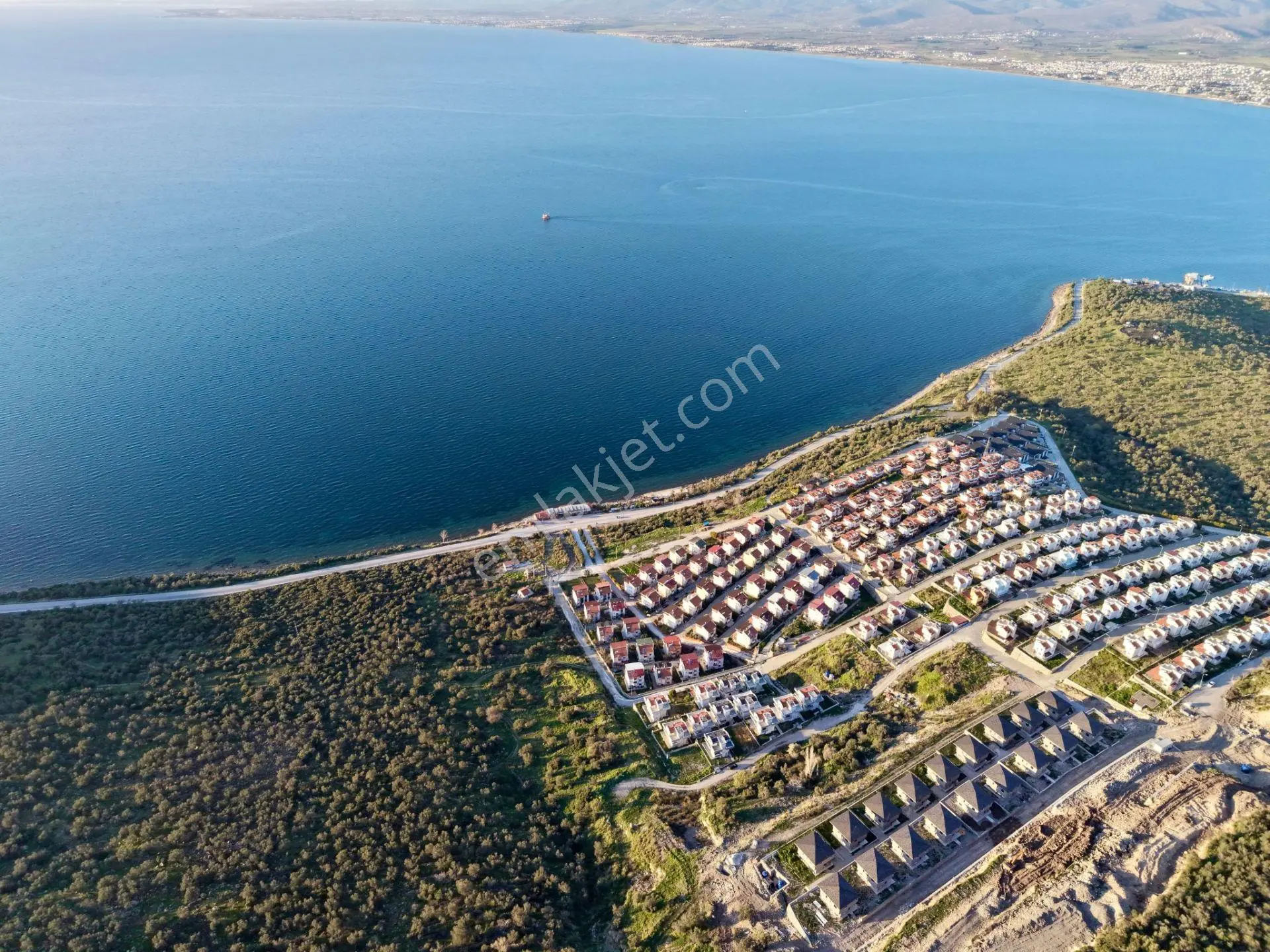 Coldwell Banker Route'dan Satılık Denize Sıfır Emsalsiz Arsa