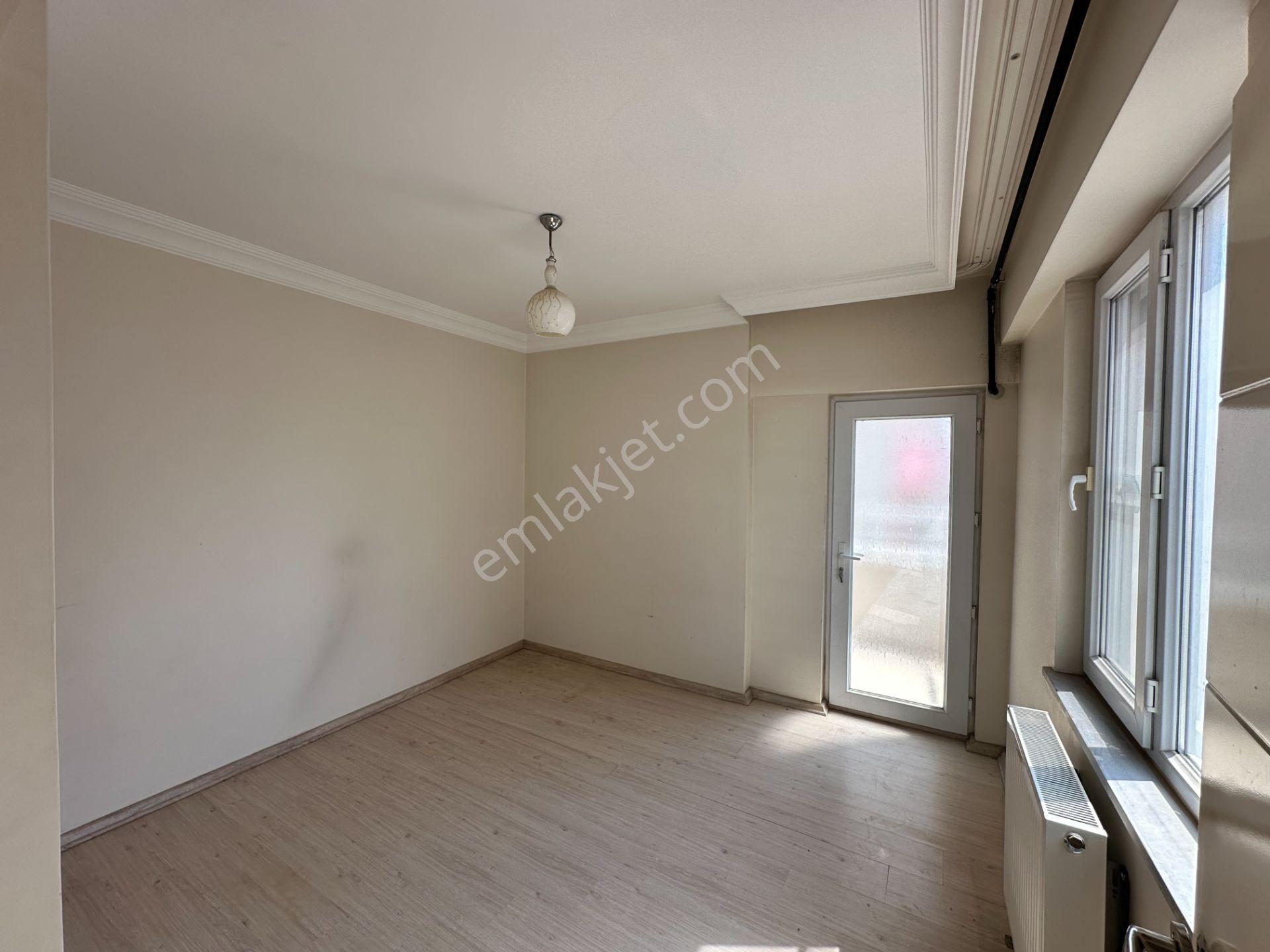 Babil Emlaktan Satlık Ara Kat Cadde Üzeri Geniş 2+1 Stüdyo Daire