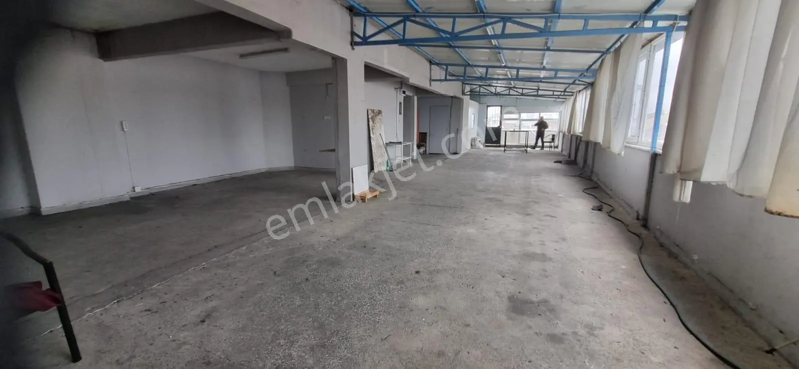 B.paşa Orta Mh. 210m² Kiralık Çatı Katı İş Yeri