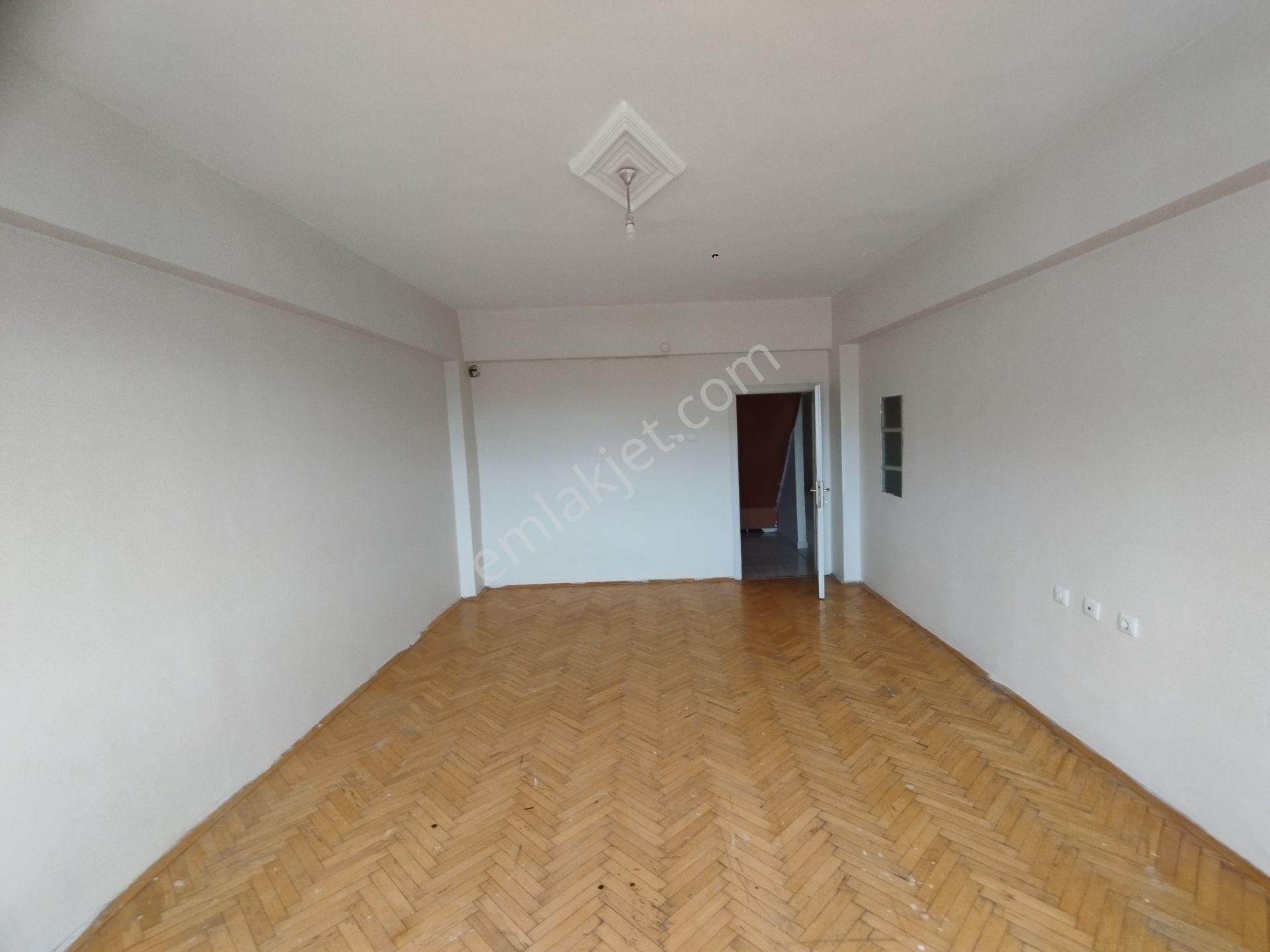 Alihan G.m.den İzzetpaşa Mah.de Kubbeli Cami Karşısı 5+2 Satılık Daire