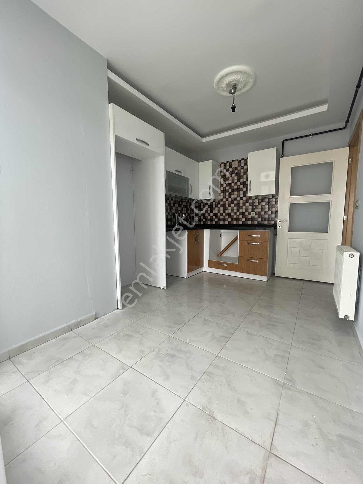 Sarıçam~b.~yanı~2+1~k.mutfak~doğalgazlı~az~katlı~yeni~boyalı~