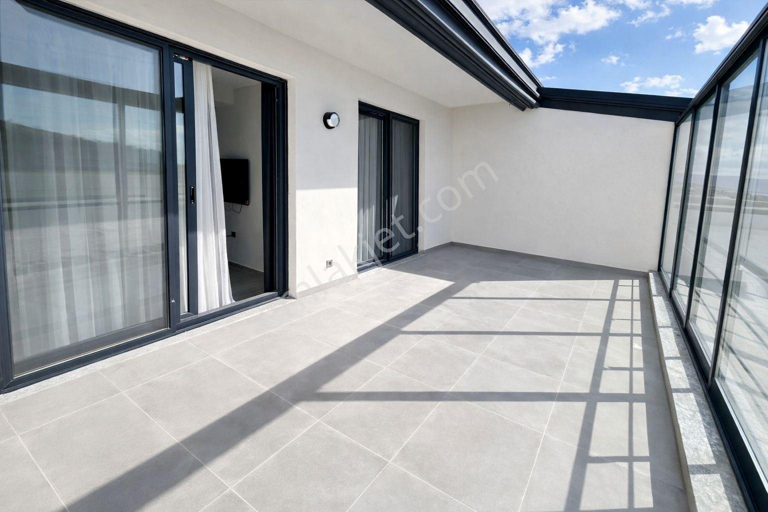 Kuşadası Kiralık Sıfır 1+1 Eşyalı Daire - Görsel 11