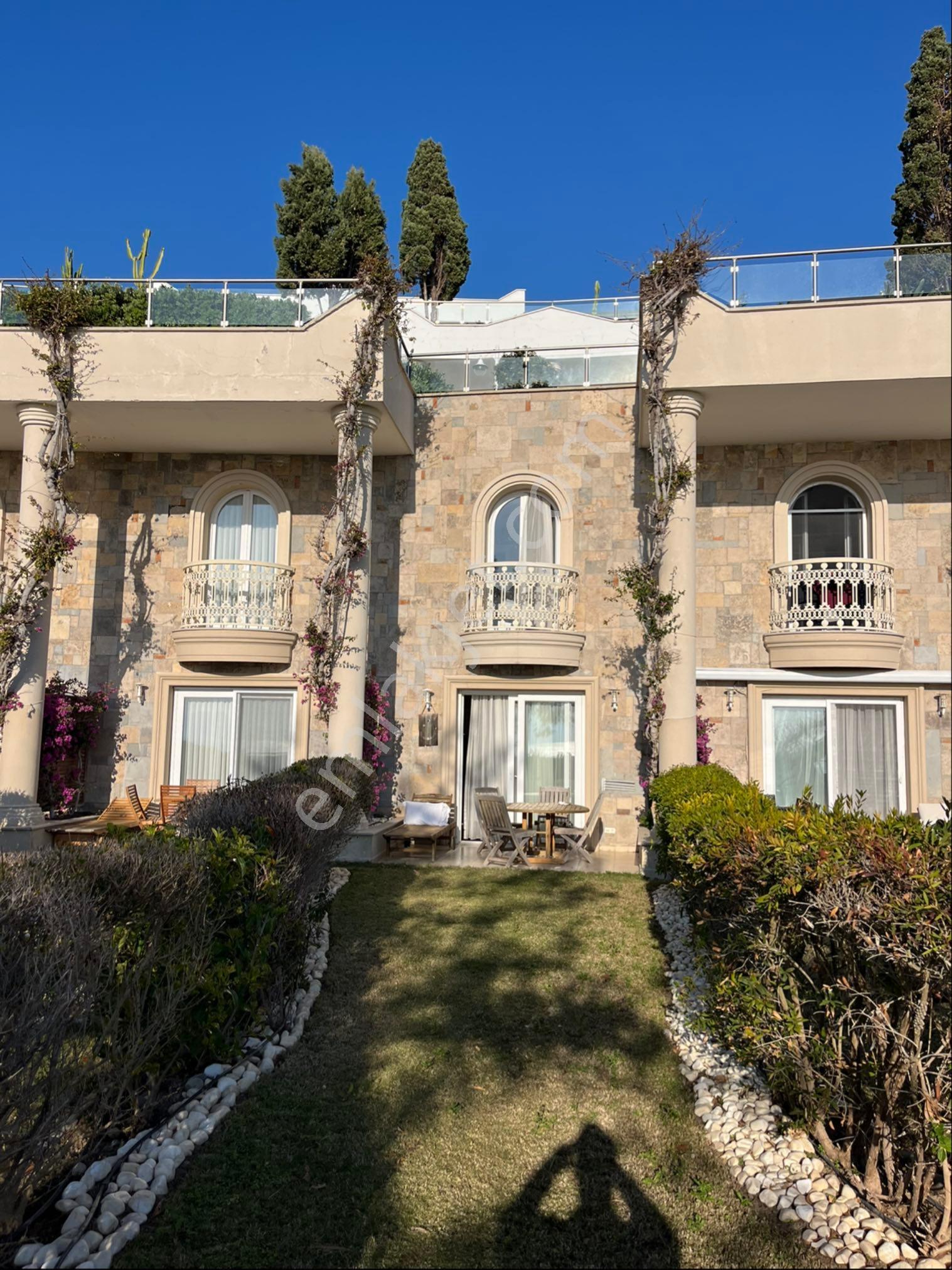 Sianji'de Deniz Manzaralı Bahçe Dubleks 2+1 Satılık Residence