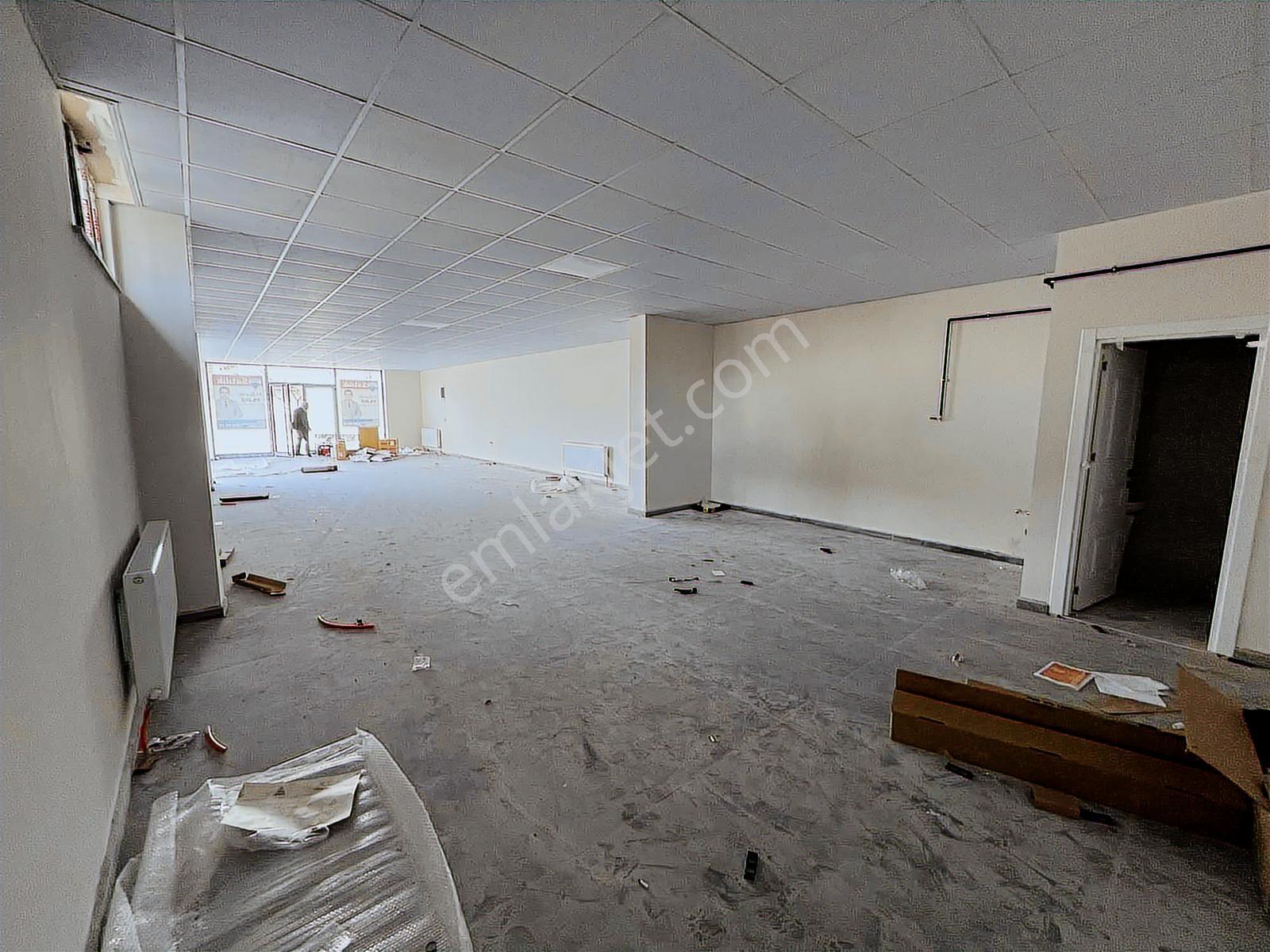 Remax Dem'den Ana Arter Üzerinde Satılık Köşe İş Yeri - Görsel 3