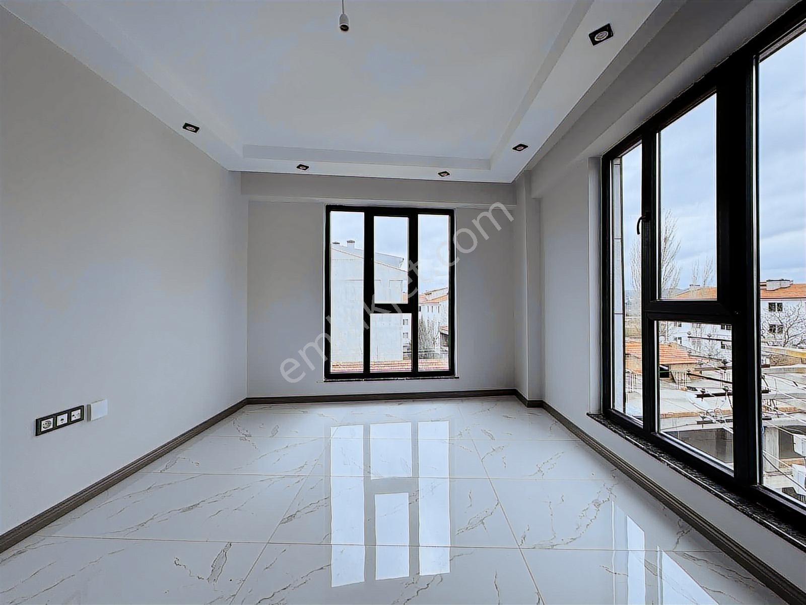 Çamlıca Mah. Köşe Cepheli Lux 2+0 Geniş Daire - Görsel 2