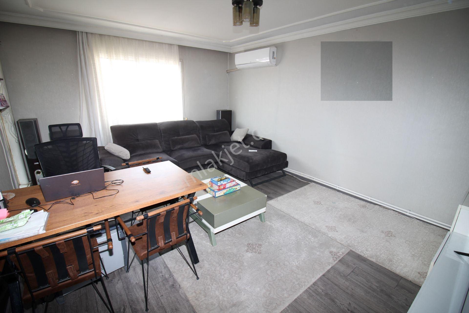 Hıfzıssıhha Pazarı Yanı Arakat Asansörlü K.otoparklı D.gazlı 2+1