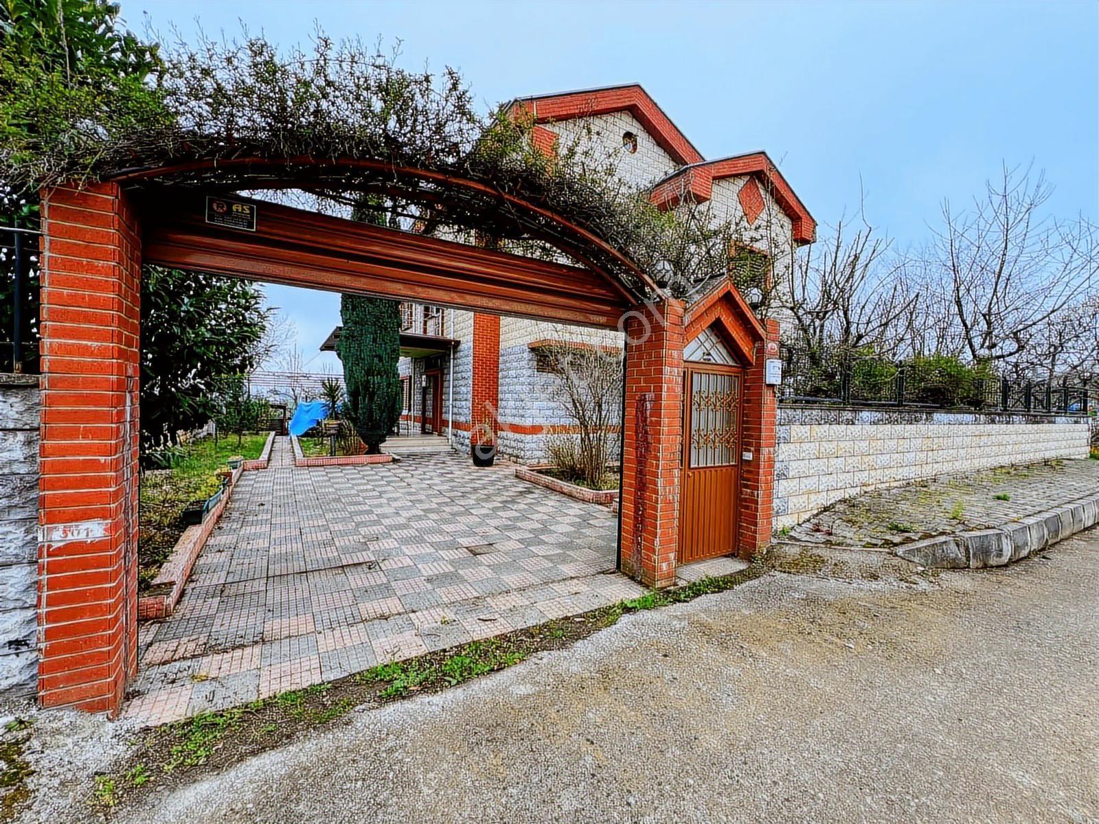 Trabzon Çukurçayırda 6+1 3 Katlı Bahçeli Doğa İçerisinde