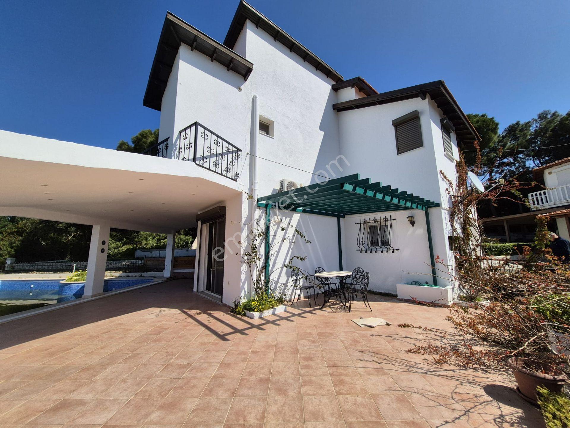 Çeşme Ardıç'ta Sezonluk Kiralık Villa - Görsel 9