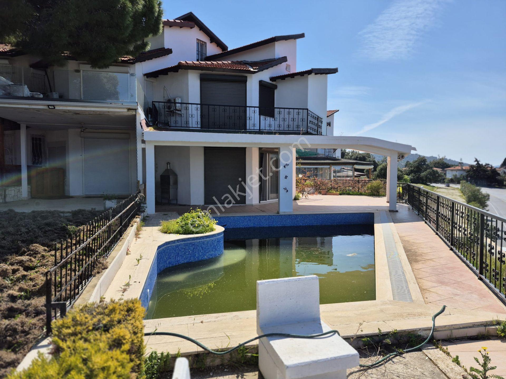 Çeşme Ardıç'ta Sezonluk Kiralık Villa