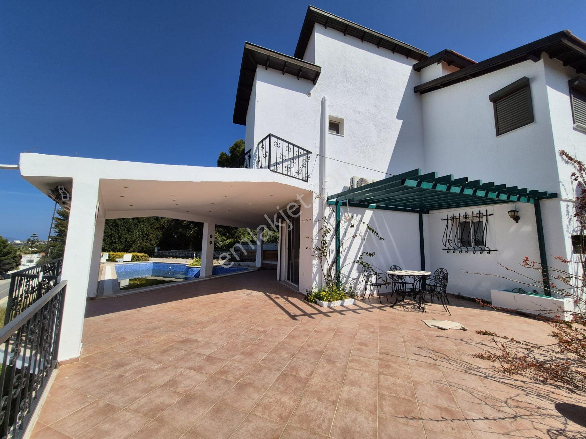 Çeşme Ardıç'ta Sezonluk Kiralık Villa - Görsel 12