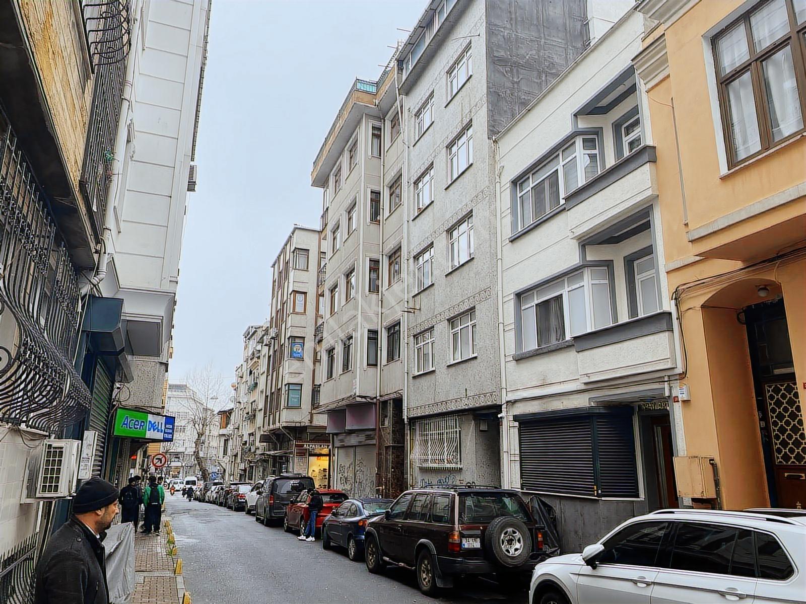 Tarihi Kıztaşın'da 3 Katlı Yapılı Yatırımlık Bina - Görsel 14