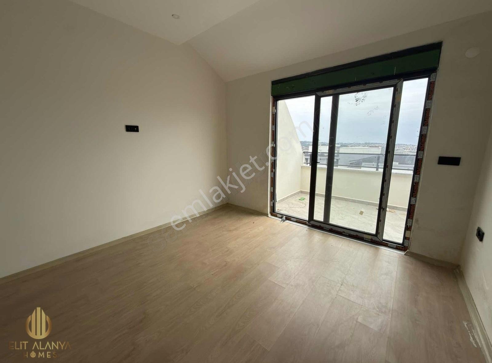 Oba Çıplaklı Da Satılık 2+1 Dublex Daire