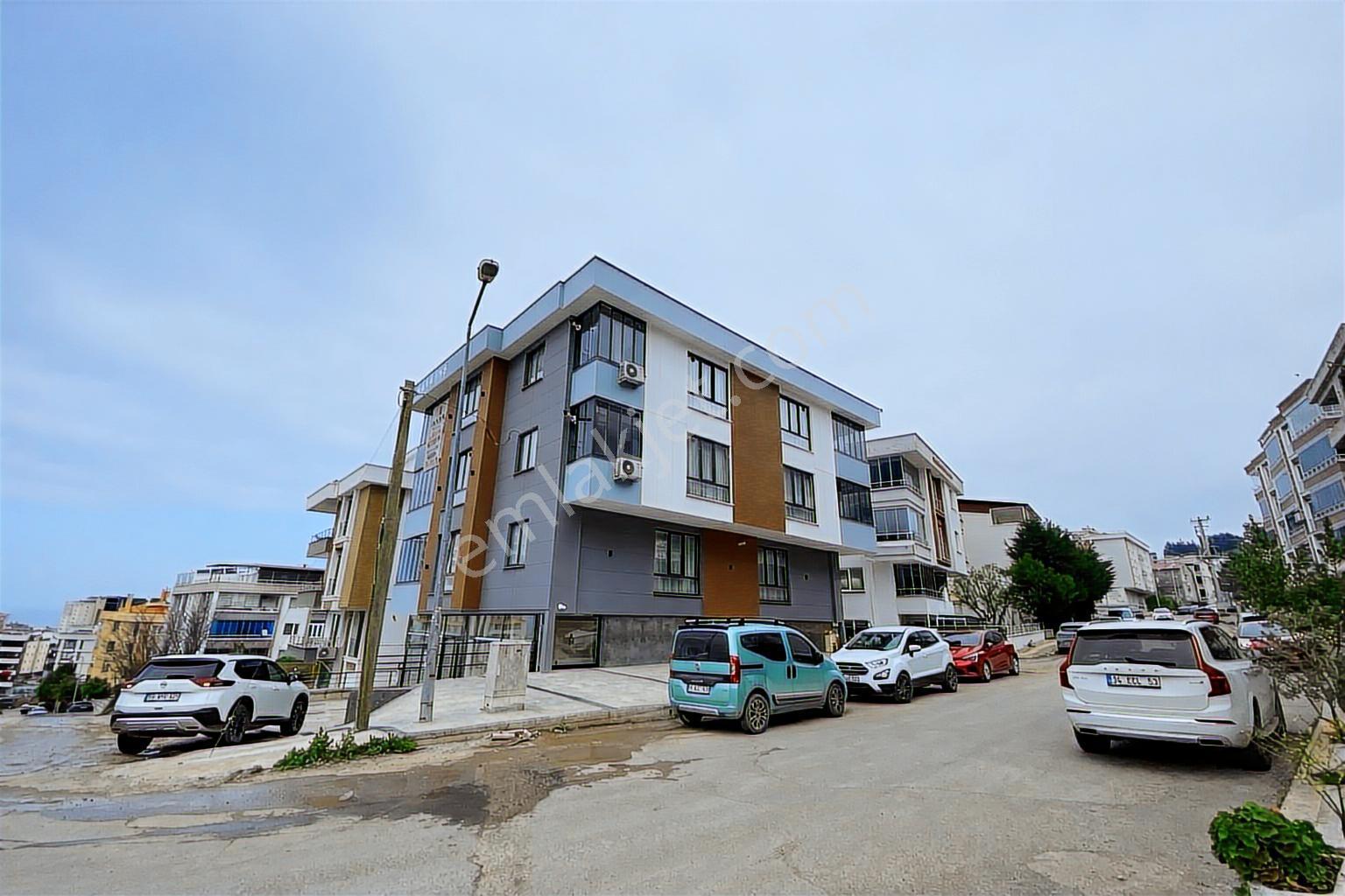 Esenevler Sıfır 1+1 Eşyalı |geniş Balkon| Merkezi Konum