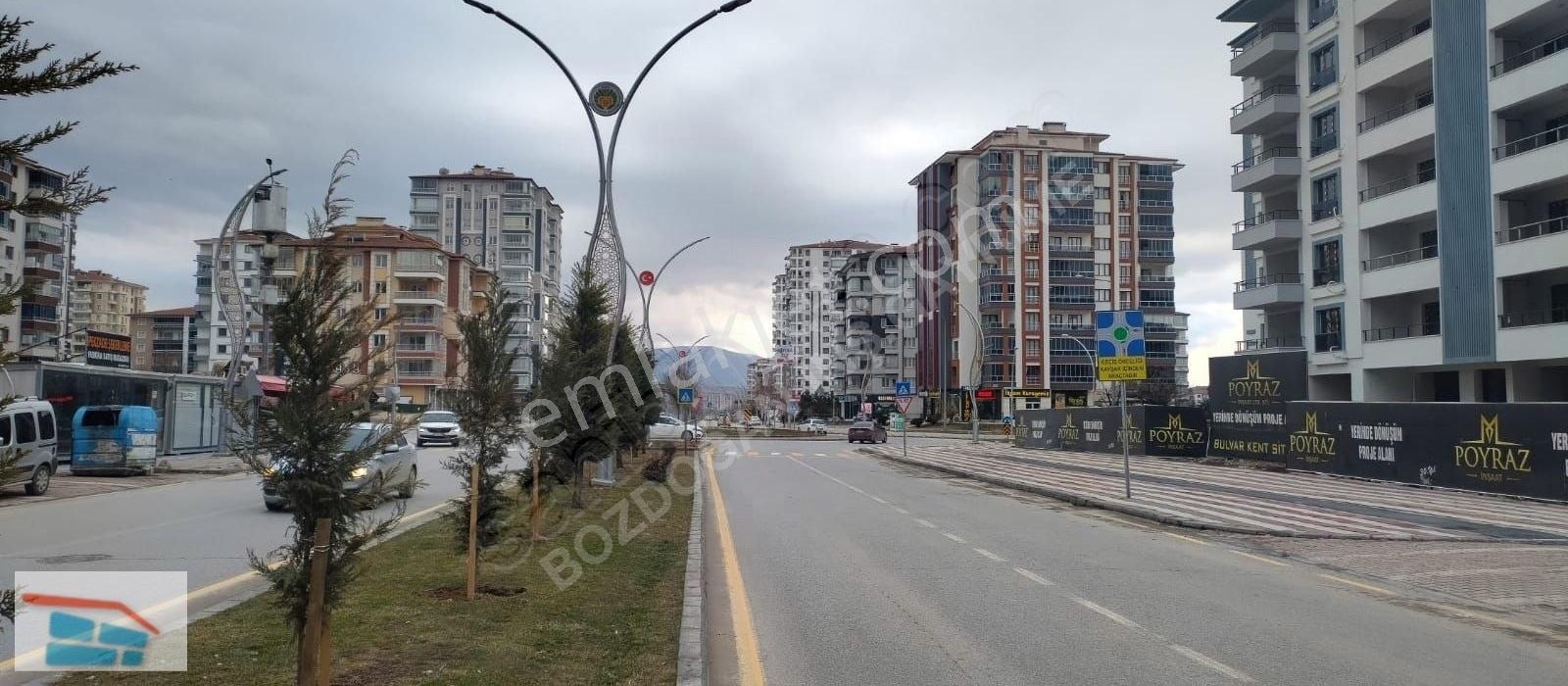 Bozdoğandan Mıhlıtut Caddesinde Kiralık Dükkan