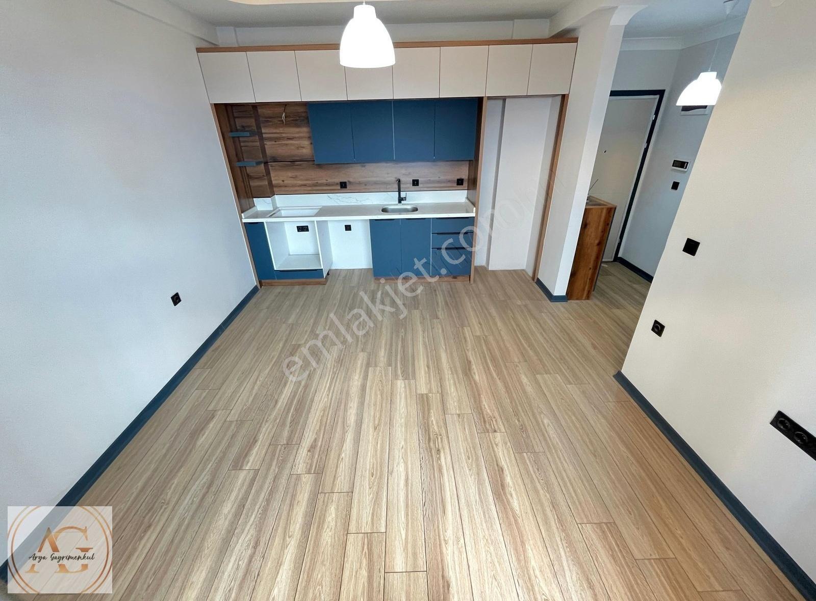 Arya'dan Doktorlar Sitesi Civarı 1+1 Arakat Satılık Daire