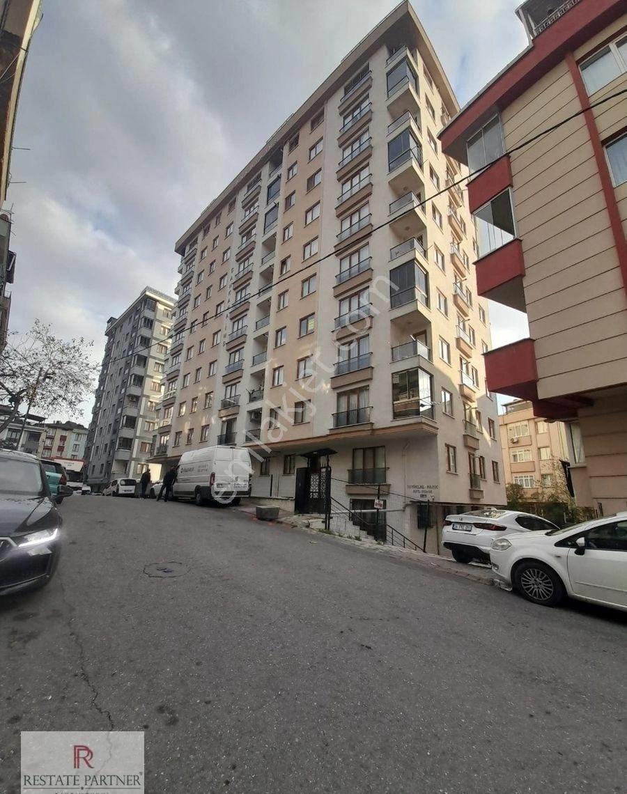 Ümraniye İstiklalde Merkezi Konumda Satılık 2+1