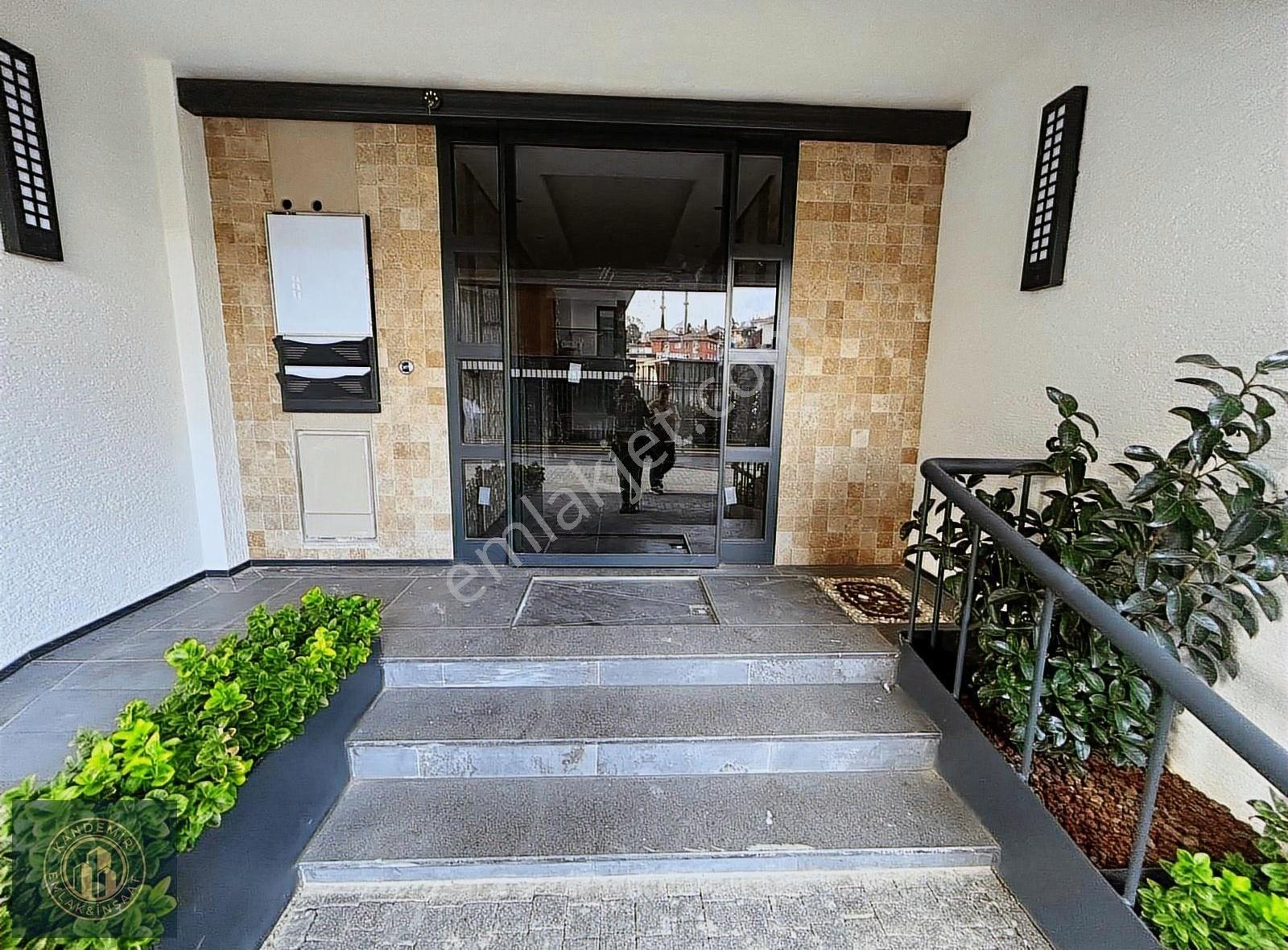 Üsküdar Merkez Nevçarşı Yanında 2+1 Otoparklı Daire - Görsel 3
