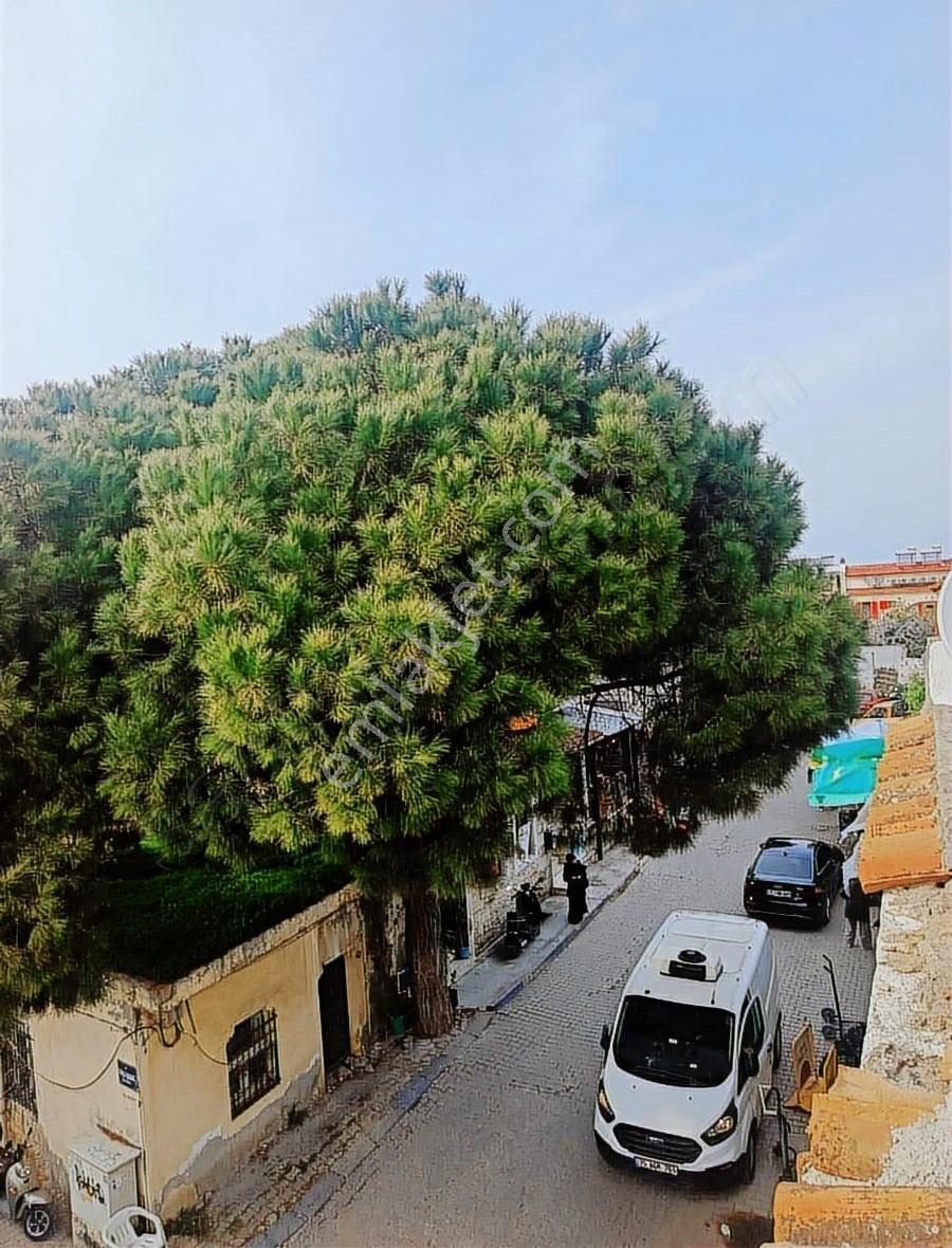 Yenifoça Tam Merkezde Mustakil Tadilatlı Konut - Görsel 2