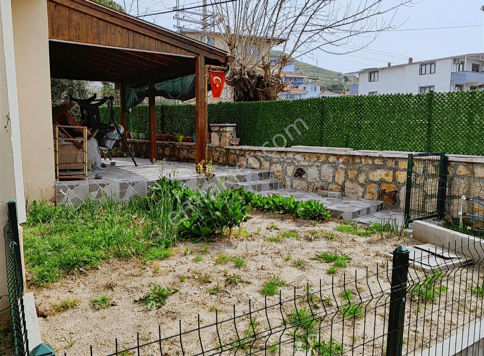 Foça Kazım Dirik'te 2+1 Bahçeli Güzel Konumda Daire - Görsel 7