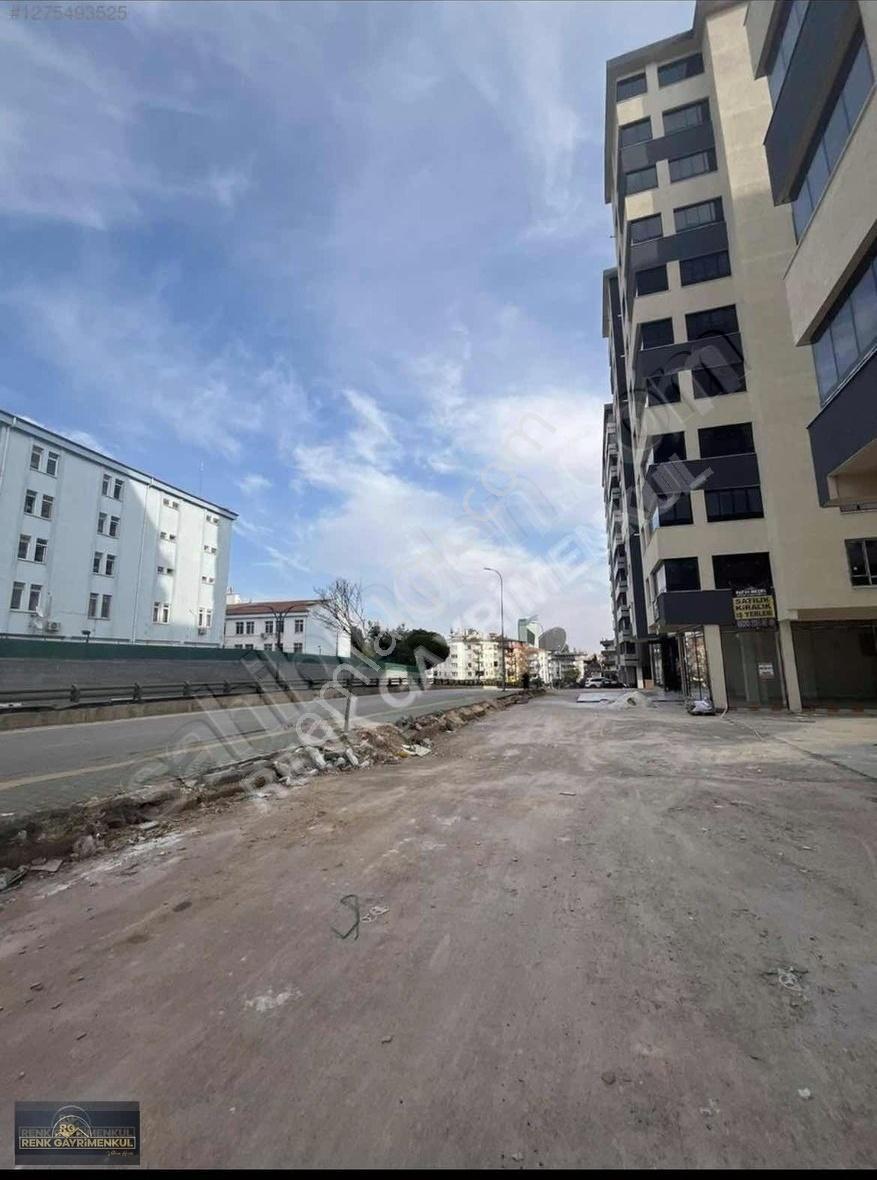 R E N K Ten Güvenevler Polis Okulu Karşısı Kiralık İş Yerleri - Görsel 3