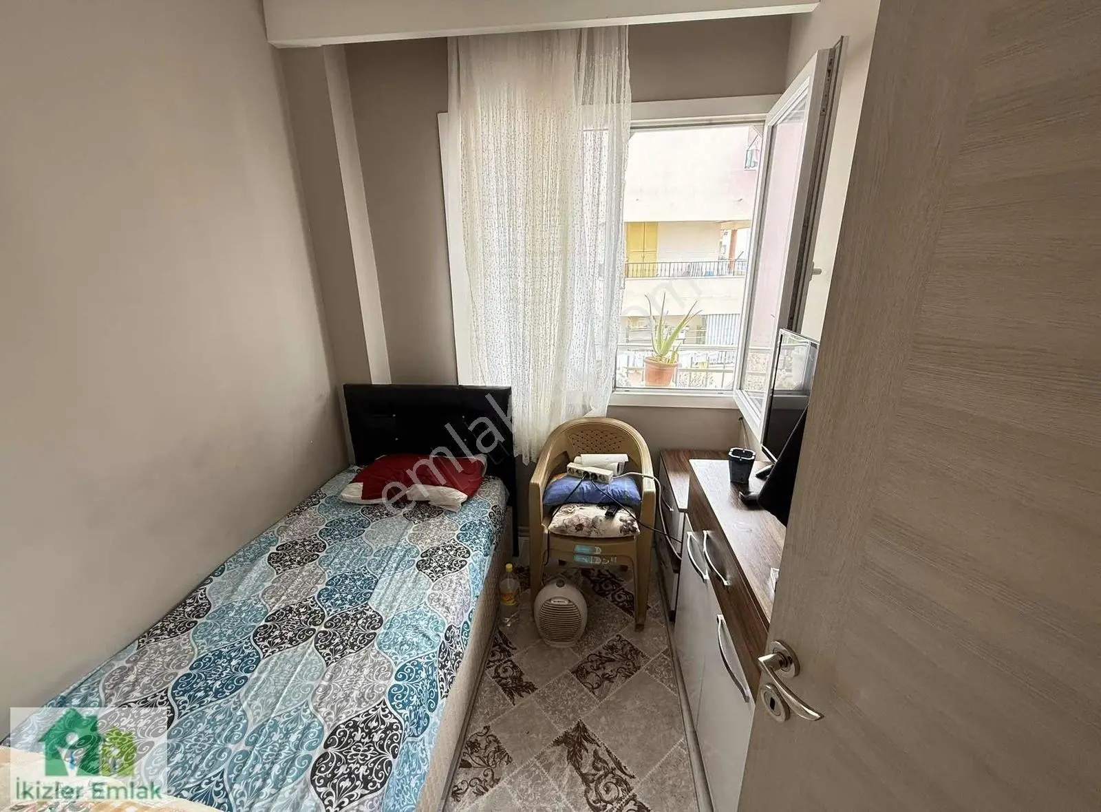 Seferihisar Ürkmez Merkez'de Satılık Ara Kat 2 + 1 Daire