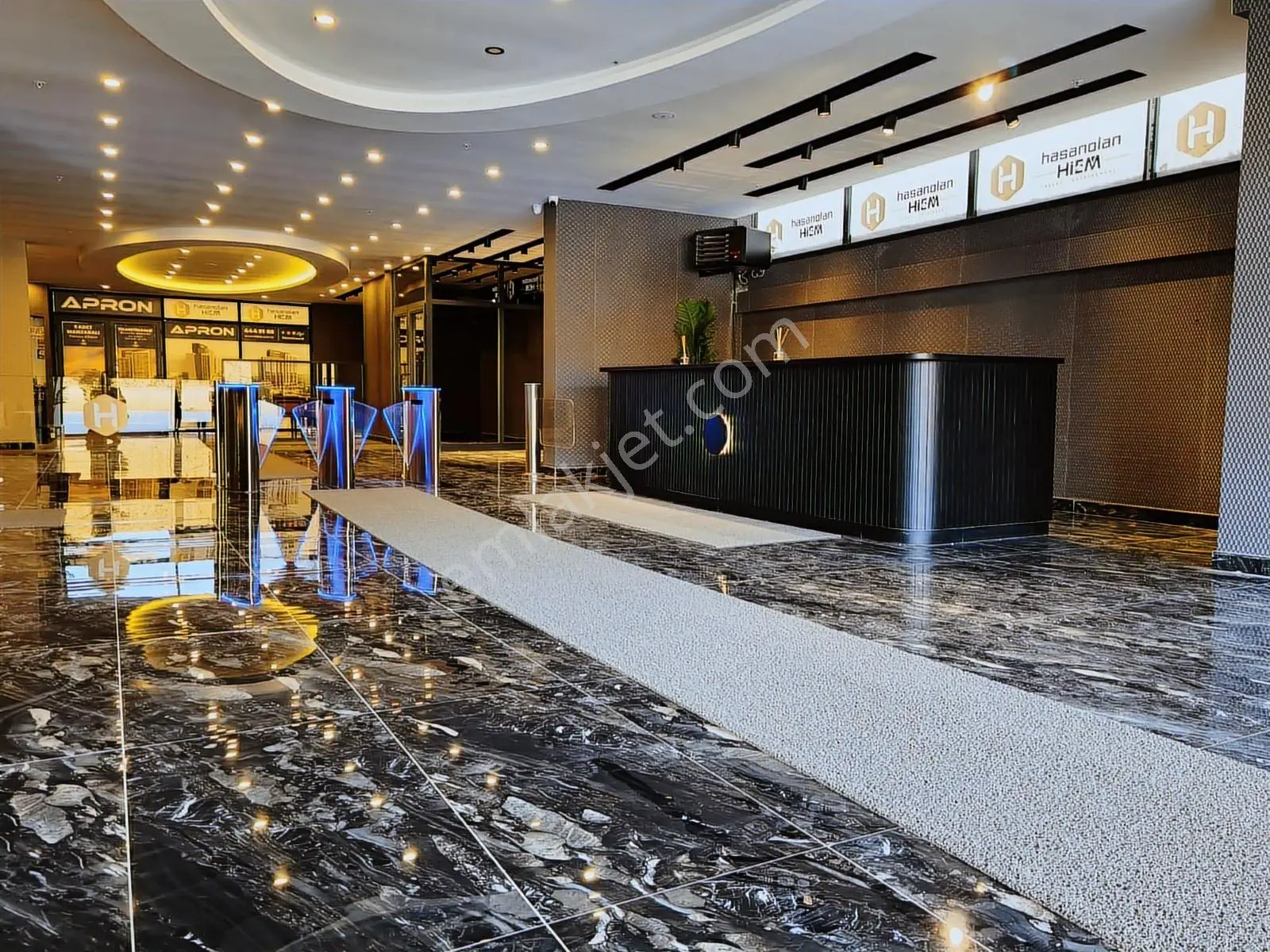 Protokol Yolunda Güvenlikli Rezidansta Balkonlu Geniş 1+1 - Görsel 3