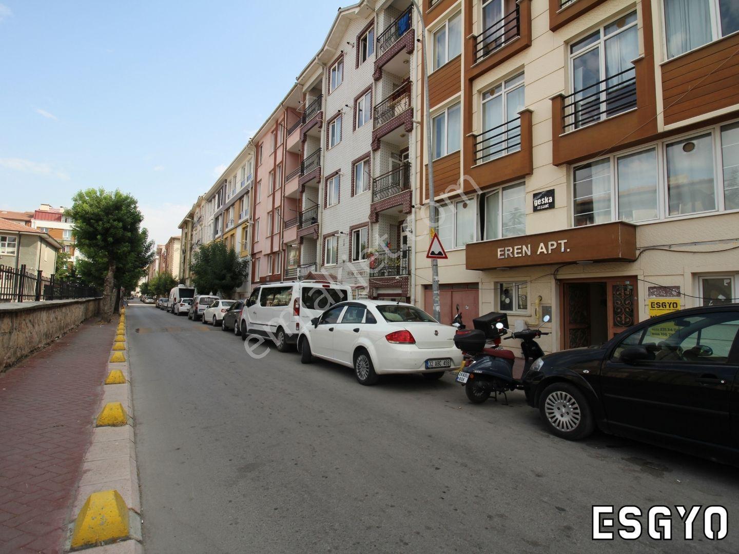Esgyo'dan Seylap Cad Beraberlik Sk Ara Kat 1+1 Kiralık Daire