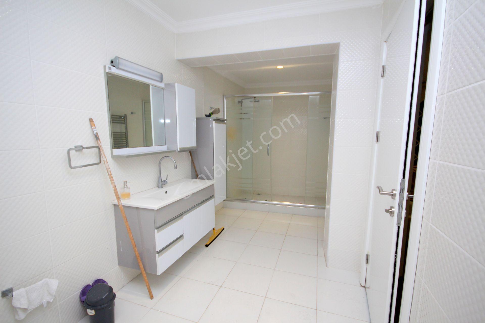 Kiralık 6+1 Tarabya Metroya Yakın Teras Bahçe Şık Klas Müstakil - Görsel 32