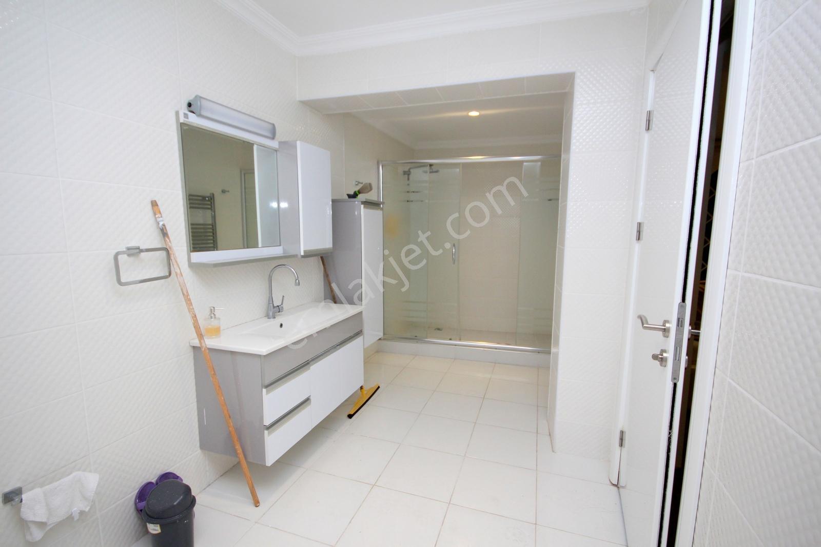 Kiralık 6+1 Tarabya Metroya Yakın Teras Bahçe Şık Klas Müstakil - Görsel 17