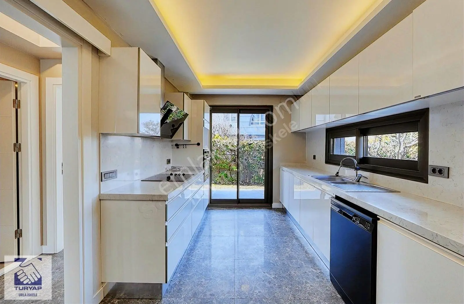 Urla Atatürk Mah.site İçersinde Tam Müstakil Satılık Villa - Görsel 3