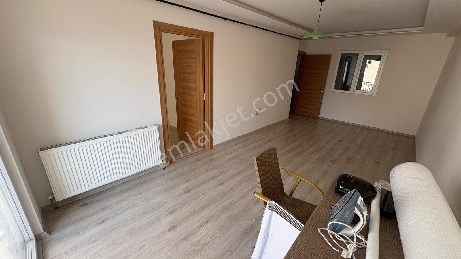 Marmara Üni.yakını,site İçi, Ön Cephe Ayrı Mutfaklı 2+1 Balkonlu - Görsel 24