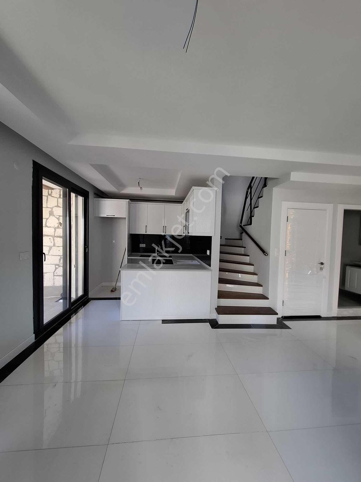 Akarca'da Müstakil Havuzlu Satılık Tripleks Villa - Görsel 12
