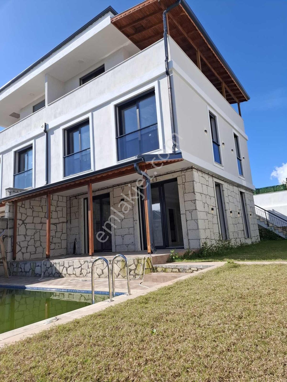 Akarca'da Müstakil Havuzlu Satılık Tripleks Villa - Görsel 13