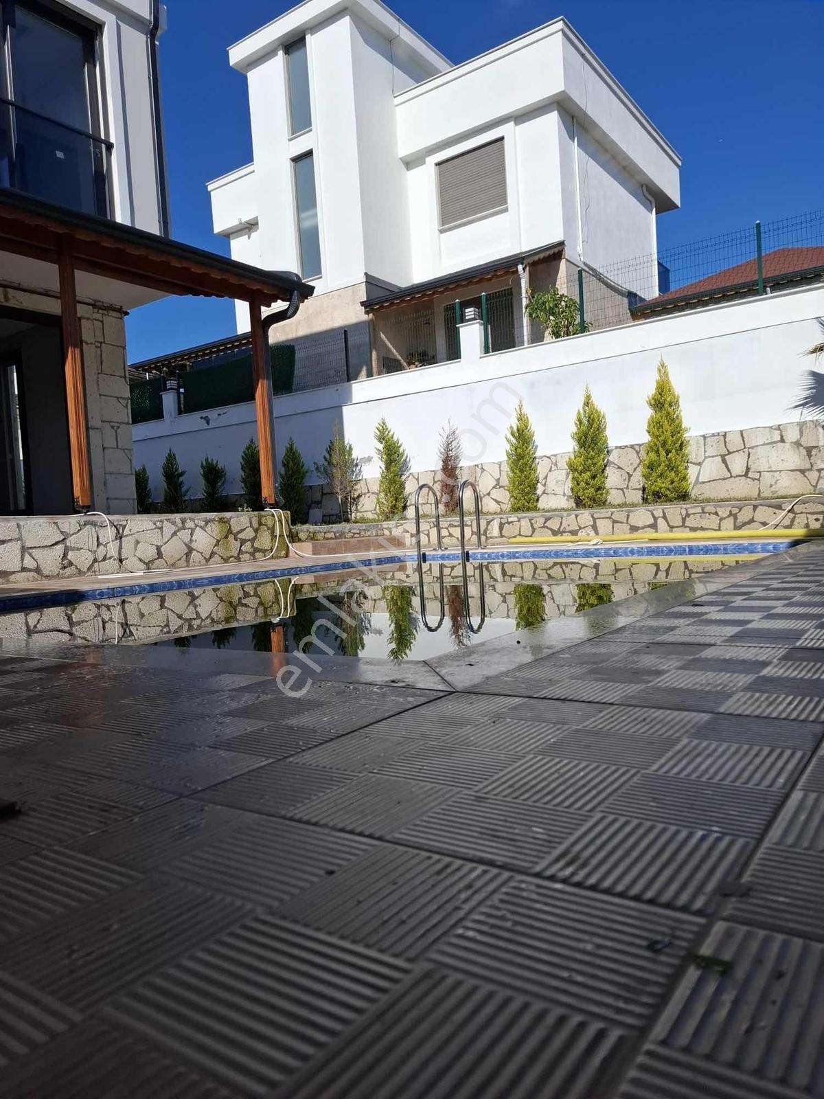 Akarca'da Müstakil Havuzlu Satılık Tripleks Villa - Görsel 24