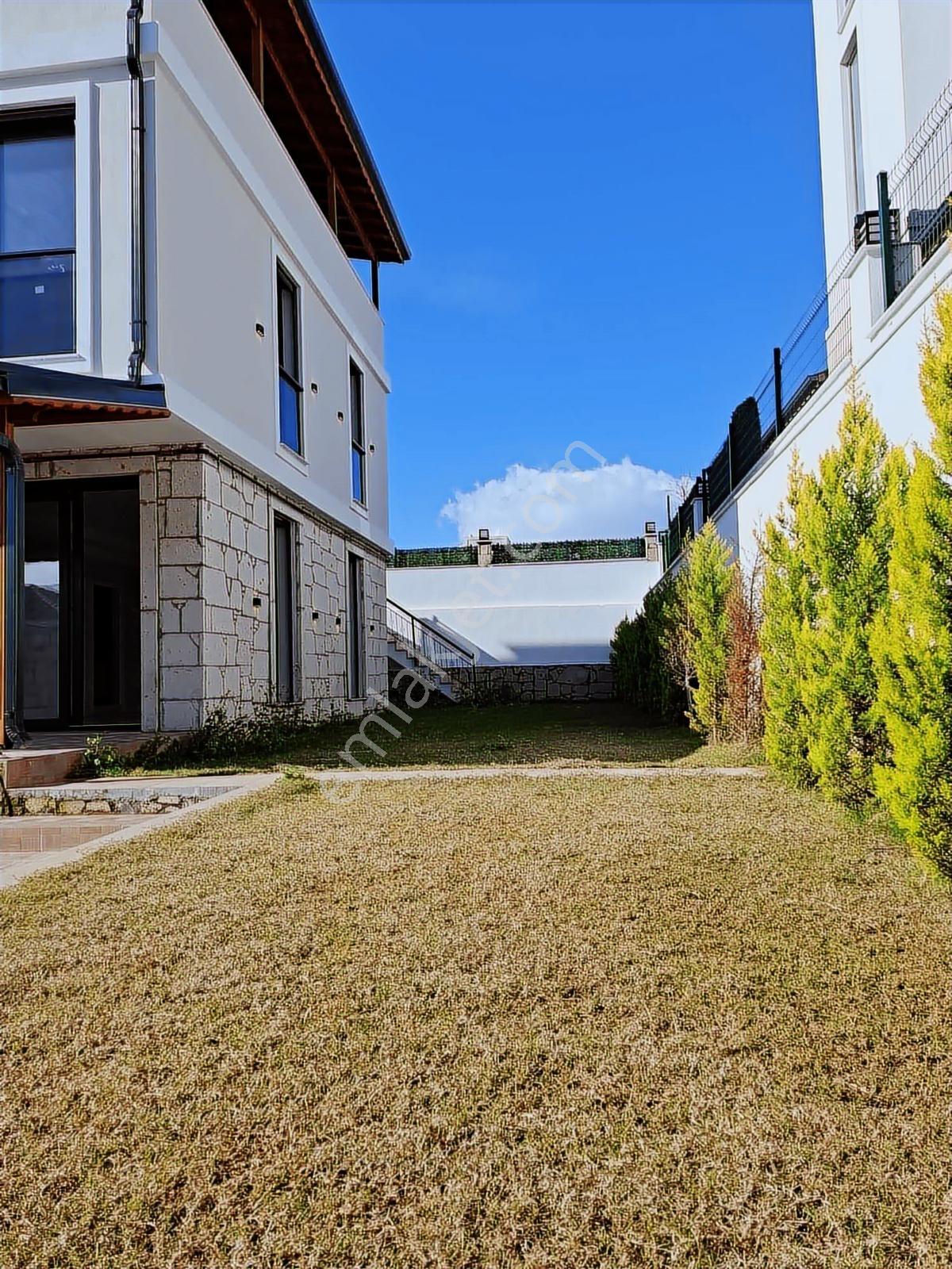 Akarca'da Müstakil Havuzlu Satılık Tripleks Villa - Görsel 18