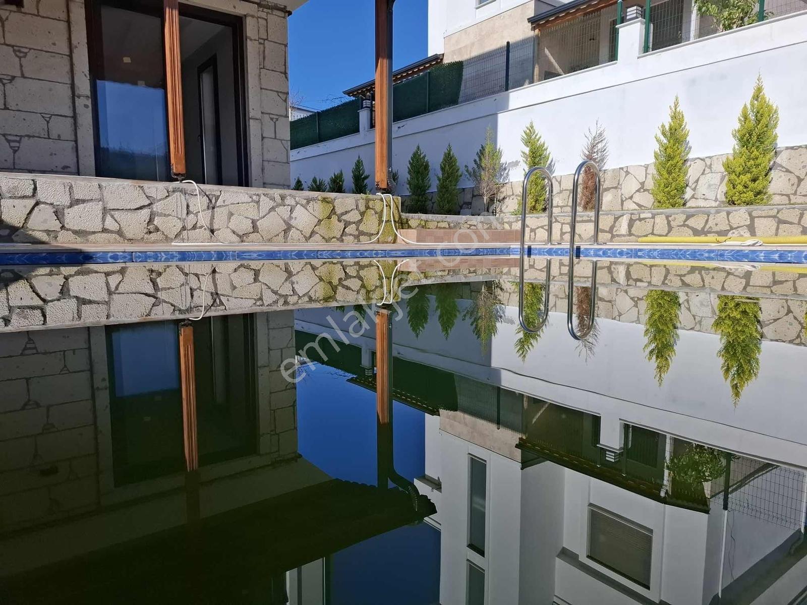 Akarca'da Müstakil Havuzlu Satılık Tripleks Villa - Görsel 15