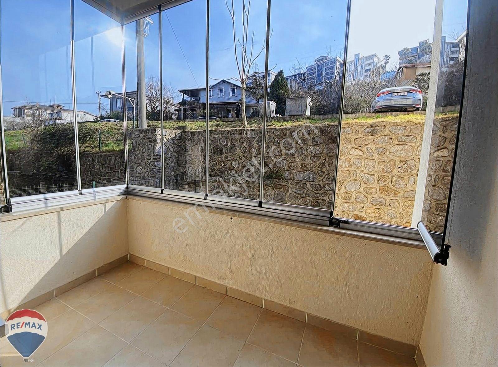 Remax Maviden Kemalpaşa'da Geniş Ve Ferah Aileye Uygun 2+1