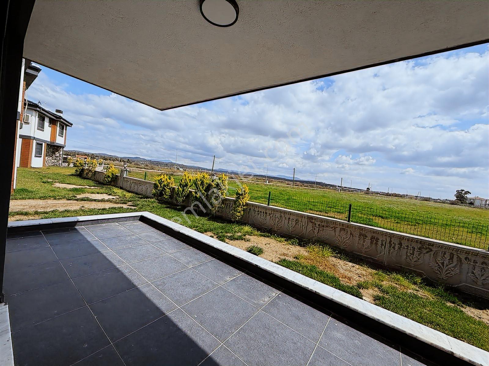 Küçükköy'de Havuzlu Site İçerisinde 4+1 Satılık Villa - Görsel 12