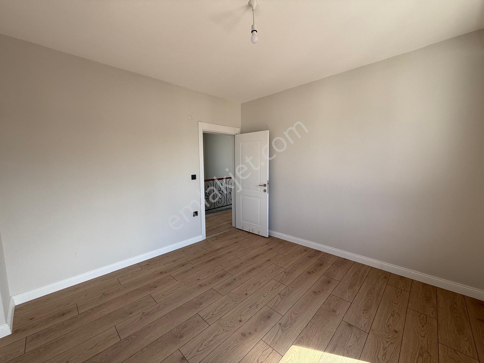 Küçükköy'de Havuzlu Site İçerisinde 4+1 Satılık Villa - Görsel 23